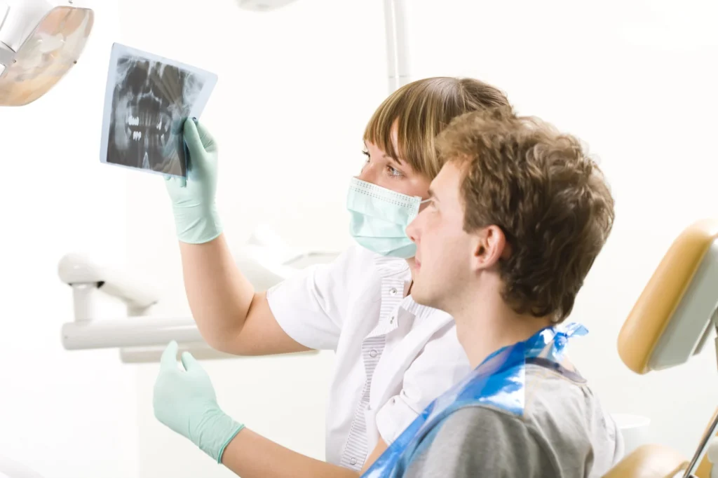 Oral-Screening-by-a-dentist-in-28075