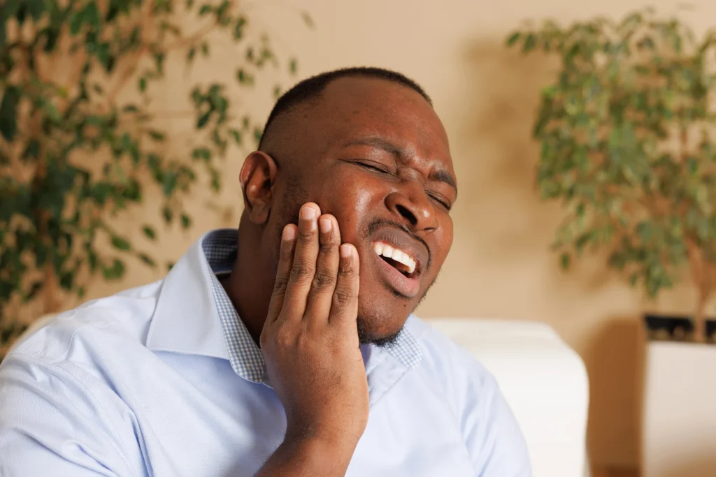 patient in pain needing an emergency tooth extraction