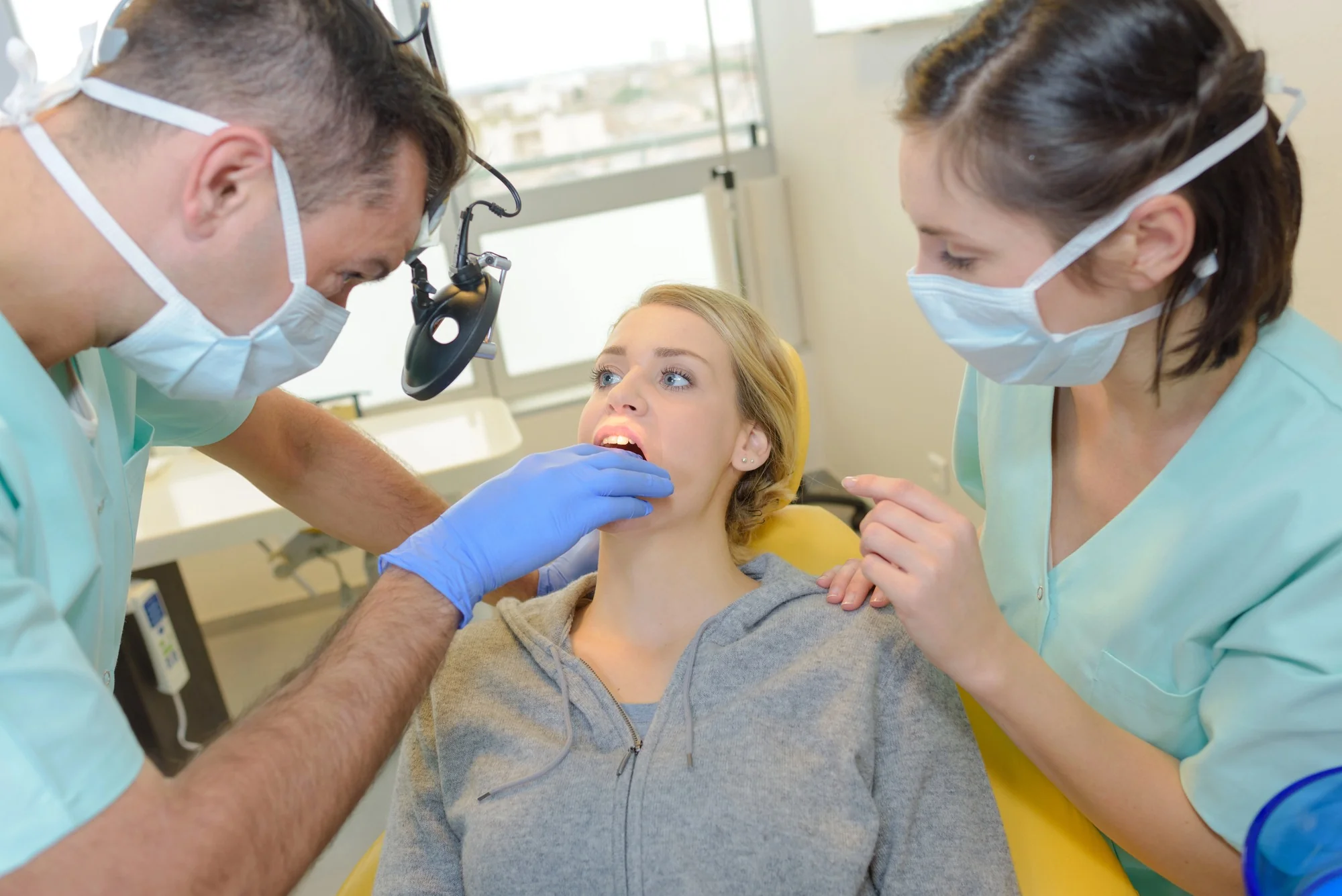 walk-in-dentist-near-me-examining-patient-with-dental-assistant-support