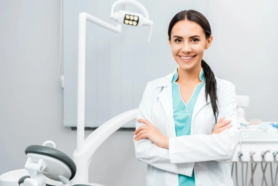 friendly-dentist-28075-welcoming-patients-to-a-modern-dental-office